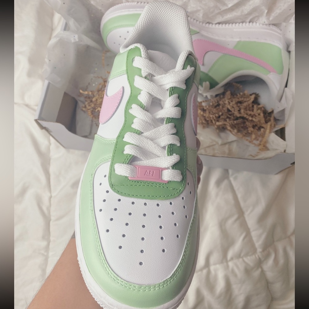 Pink Rare Air Force 1 - Picture 2 of 3